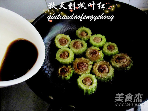 苦中作樂之苦瓜釀肉的做法-苦香味其它工藝菜譜