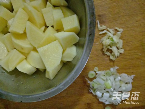 紅燒土豆塊的做法-醬香味燒菜譜
