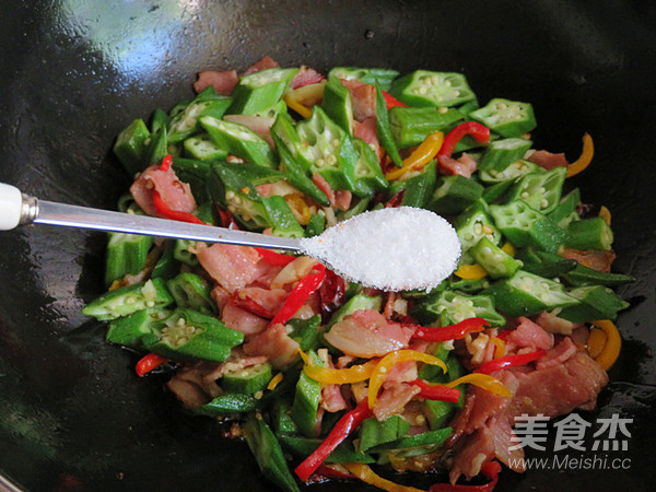 培根炒秋葵的做法-家常味炒菜譜-易網(wǎng)健康養(yǎng)生網(wǎng) 培根炒秋葵的做法-家常味炒菜譜