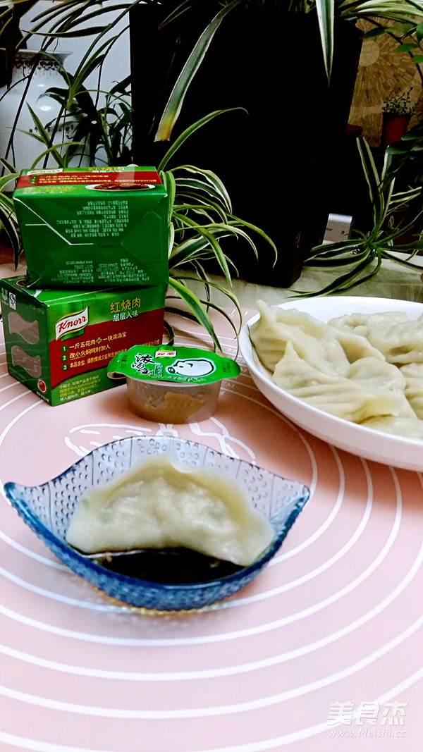 白菜香菇濃湯餃子的做法-咸鮮味煮菜譜-易網健康養(yǎng)生網 白菜香菇濃湯餃子的做法-咸鮮味煮菜譜