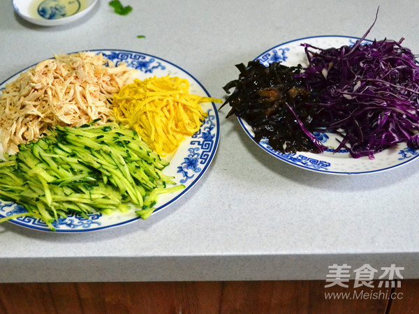 盛夏中的清涼味道—雞絲涼面的做法-咸鮮味拌菜譜-易網(wǎng)健康養(yǎng)生網(wǎng) 盛夏中的清涼味道—雞絲涼面的做法-咸鮮味拌菜譜