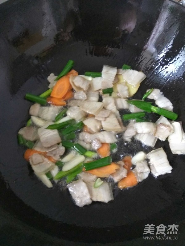 肉炒有機(jī)菜花的做法-家常味炒菜譜-易網(wǎng)健康養(yǎng)生網(wǎng) 肉炒有機(jī)菜花的做法-家常味炒菜譜