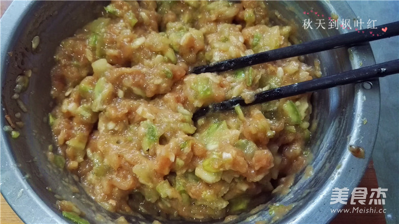 茄汁西葫蘆雞肉餅的做法-茄汁味煎菜譜-易網(wǎng)健康養(yǎng)生網(wǎng) 茄汁西葫蘆雞肉餅的做法-茄汁味煎菜譜