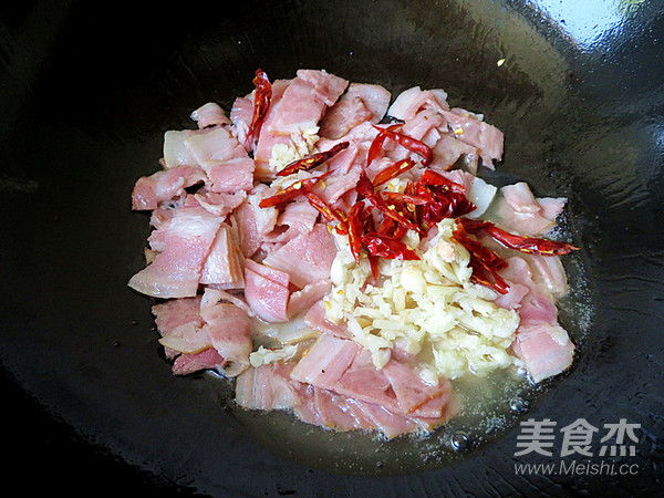 培根炒秋葵的做法-家常味炒菜譜-易網(wǎng)健康養(yǎng)生網(wǎng) 培根炒秋葵的做法-家常味炒菜譜