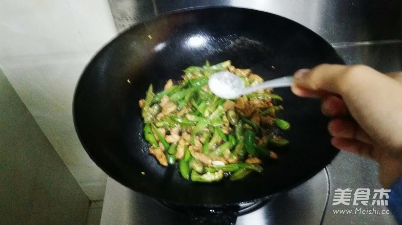 辣椒炒肉的做法-蒜香味炒菜譜