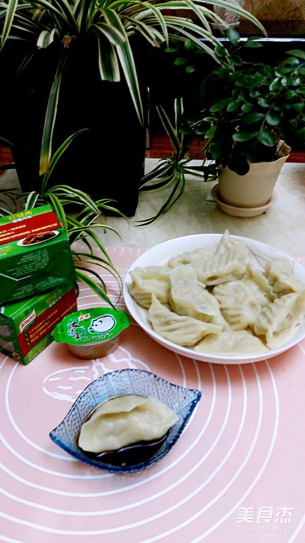 白菜香菇濃湯餃子的做法-咸鮮味煮菜譜-易網健康養(yǎng)生網 白菜香菇濃湯餃子的做法-咸鮮味煮菜譜