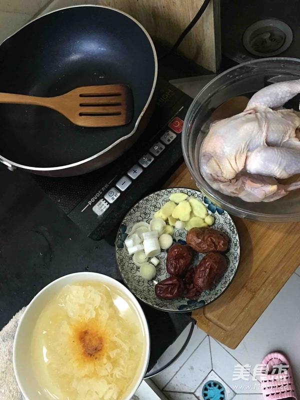 燉童子雞湯的做法-咸鮮味燉菜譜-易網<a href=http://www.aoa7937.com/ target=_blank class=infotextkey>健康養生</a>網 燉童子雞湯的做法-咸鮮味燉菜譜