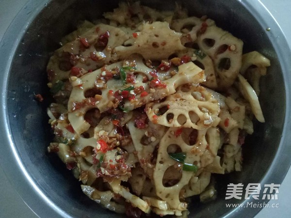涼拌藕片的做法-酸辣味拌菜譜-易網<a href=http://www.aoa7937.com/ target=_blank class=infotextkey>健康養生</a>網 涼拌藕片的做法-酸辣味拌菜譜