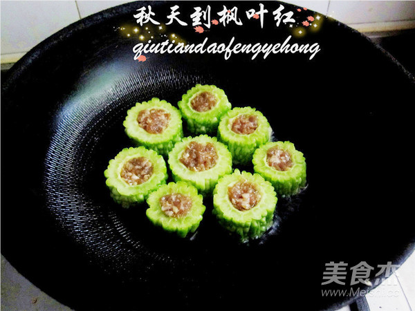 苦中作樂之苦瓜釀肉的做法-苦香味其它工藝菜譜