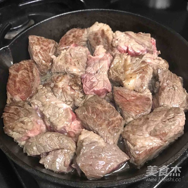紅酒燉牛肉配糙米飯的做法-奶香味燉菜譜