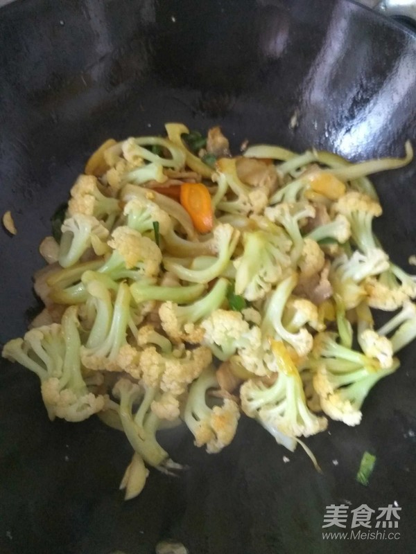 肉炒有機(jī)菜花的做法-家常味炒菜譜-易網(wǎng)健康養(yǎng)生網(wǎng) 肉炒有機(jī)菜花的做法-家常味炒菜譜