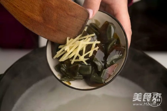 鑄鐵鍋版皮蛋瘦肉粥的做法-咸鮮味煮菜譜-易網(wǎng)健康養(yǎng)生網(wǎng) 鑄鐵鍋版皮蛋瘦肉粥的做法-咸鮮味煮菜譜