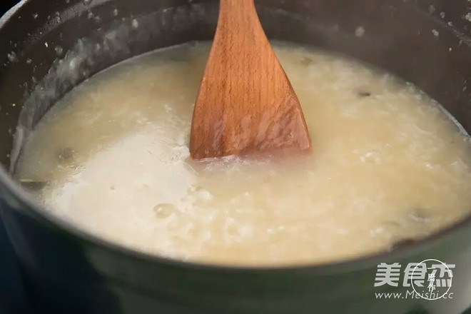 鑄鐵鍋版皮蛋瘦肉粥的做法-咸鮮味煮菜譜-易網(wǎng)健康養(yǎng)生網(wǎng) 鑄鐵鍋版皮蛋瘦肉粥的做法-咸鮮味煮菜譜
