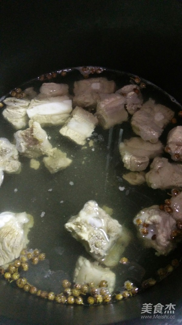 排骨燉豆角的做法-香辣味燉菜譜-易網(wǎng)健康養(yǎng)生網(wǎng) 排骨燉豆角的做法-香辣味燉菜譜