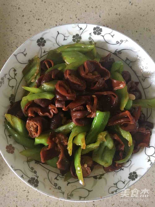 尖椒肥腸的做法-家常味炒菜譜-易網健康養(yǎng)生網 尖椒肥腸的做法-家常味炒菜譜