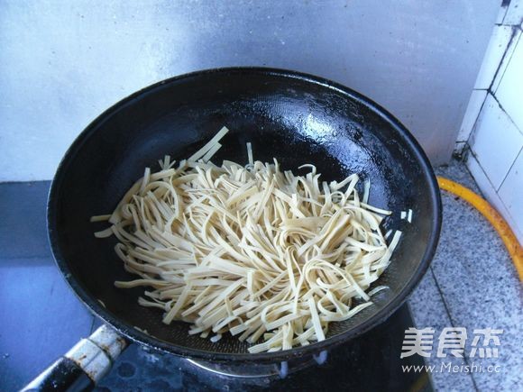 辣炒豆腐絲的做法-家常味炒菜譜