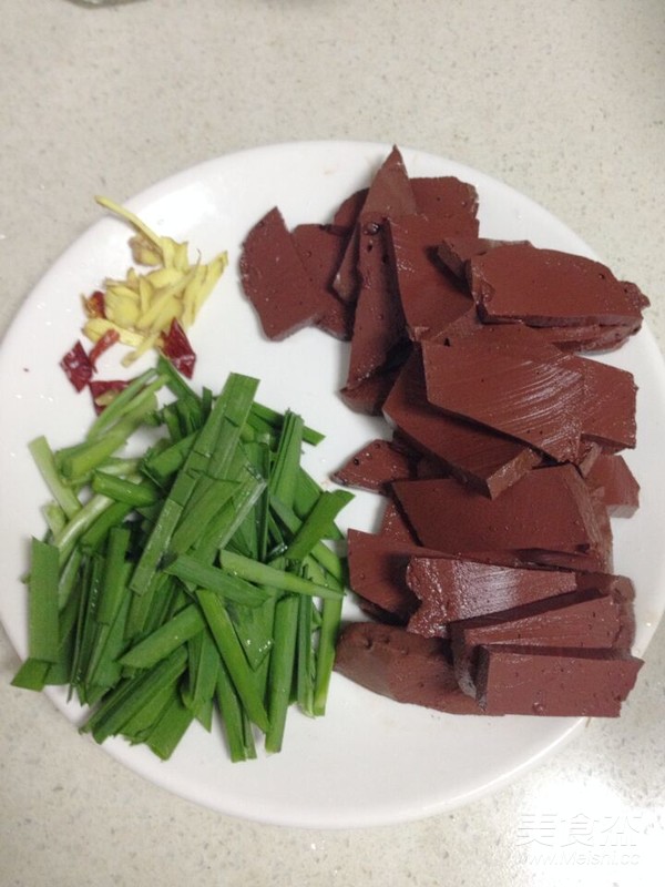 韭菜豬血的做法-家常味炒菜譜
