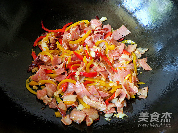 培根炒秋葵的做法-家常味炒菜譜-易網(wǎng)健康養(yǎng)生網(wǎng) 培根炒秋葵的做法-家常味炒菜譜
