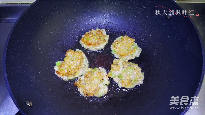 茄汁西葫蘆雞肉餅的做法-茄汁味煎菜譜-易網(wǎng)健康養(yǎng)生網(wǎng) 茄汁西葫蘆雞肉餅的做法-茄汁味煎菜譜