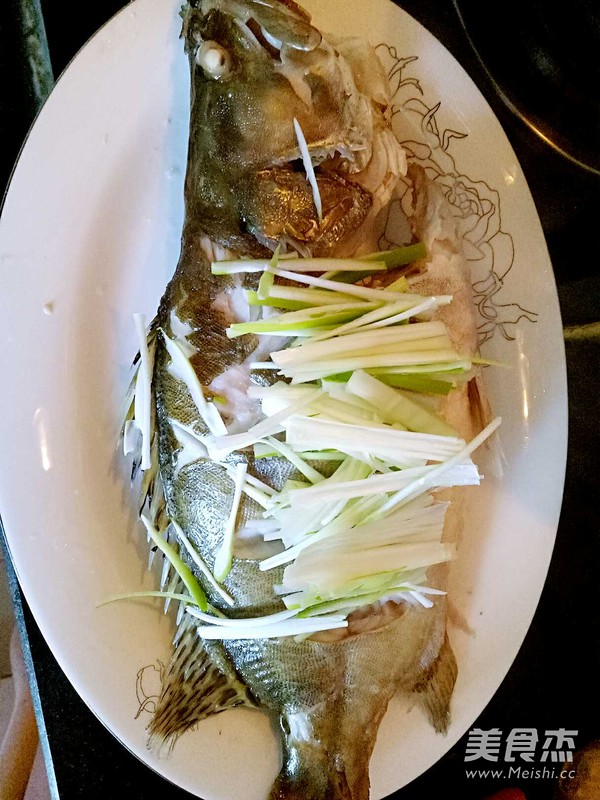 清蒸桂魚的做法-咸鮮味蒸菜譜