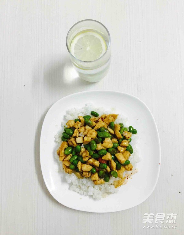三杯雞的做法-咸鮮味炒菜譜-易網(wǎng)<a href=http://www.aoa7937.com/ target=_blank class=infotextkey>健康養(yǎng)生</a>網(wǎng) 三杯雞的做法-咸鮮味炒菜譜