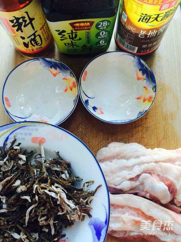不油膩超下飯~梅干菜扣肉的做法-醬香味蒸菜譜-易網(wǎng)<a href=http://www.aoa7937.com/ target=_blank class=infotextkey>健康養(yǎng)生</a>網(wǎng) 不油膩超下飯~梅干菜扣肉的做法-醬香味蒸菜譜