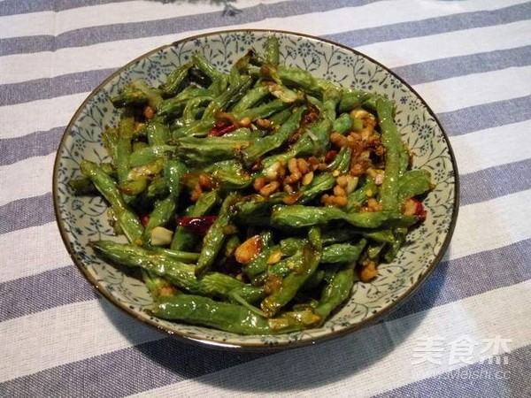干煸四季豆的做法-家常味干煸菜譜-易網(wǎng)健康養(yǎng)生網(wǎng) 干煸四季豆的做法-家常味干煸菜譜