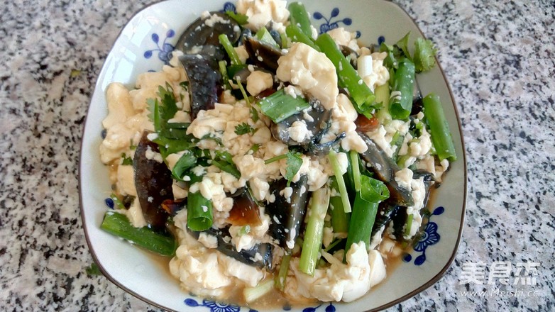 松花蛋拌內(nèi)脂豆腐的做法-家常味拌菜譜