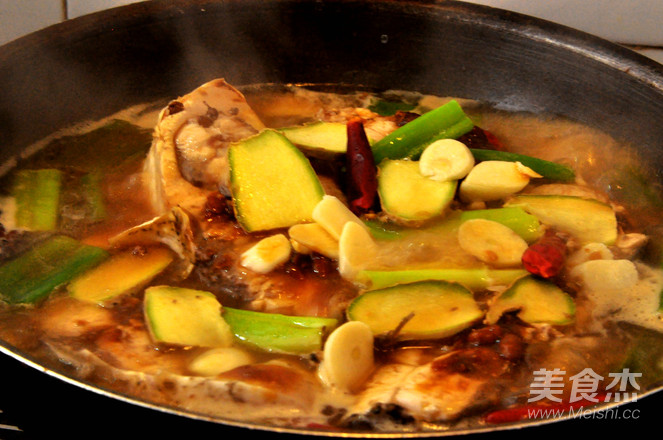 醬燜鰱魚(yú)的做法-咸鮮味燉菜譜