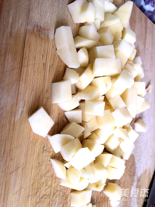 五彩繽紛咖喱牛肉的做法-咖喱味炒菜譜-易網<a href=http://www.aoa7937.com/ target=_blank class=infotextkey>健康養生</a>網 五彩繽紛咖喱牛肉的做法-咖喱味炒菜譜