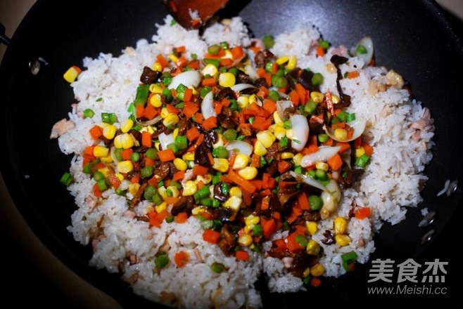 星級酒店野生牛肝菌炒飯的做法-家常味炒菜譜-易網健康養生網 星級酒店野生牛肝菌炒飯的做法-家常味炒菜譜