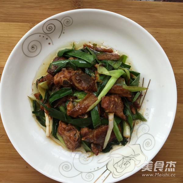 蒜苗炒排骨的做法-家常味炒菜譜-易網健康養生網 蒜苗炒排骨的做法-家常味炒菜譜