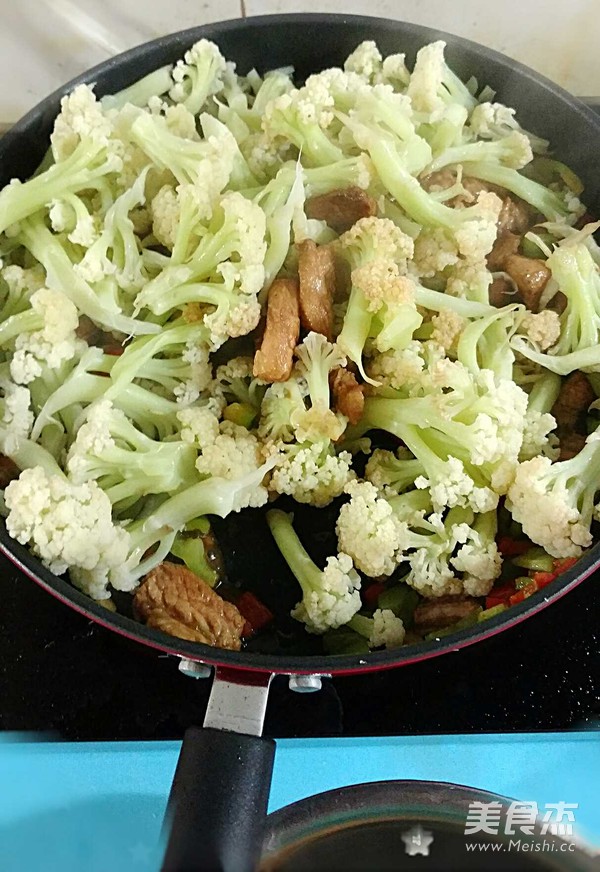 菜花炒肉的做法-家常味炒菜譜
