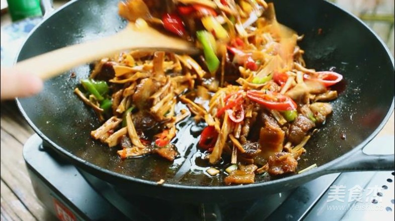 筍干炒回鍋肉的做法-家常味炒菜譜-易網(wǎng)健康養(yǎng)生網(wǎng) 筍干炒回鍋肉的做法-家常味炒菜譜