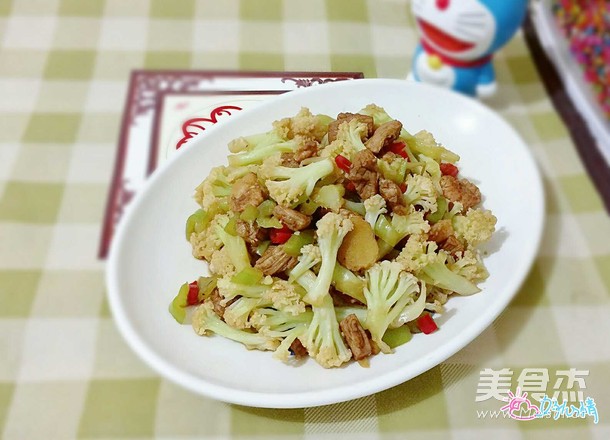 菜花炒肉的做法-家常味炒菜譜-易網(wǎng)健康養(yǎng)生網(wǎng) 菜花炒肉的做法-家常味炒菜譜