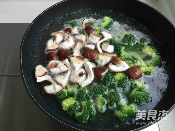 寶寶輔食-雞肉菌菜泥的做法-家常味灼菜譜-易網健康養生網 寶寶輔食-雞肉菌菜泥的做法-家常味灼菜譜