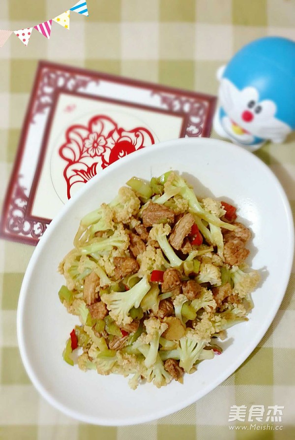 菜花炒肉的做法-家常味炒菜譜-易網(wǎng)健康養(yǎng)生網(wǎng) 菜花炒肉的做法-家常味炒菜譜