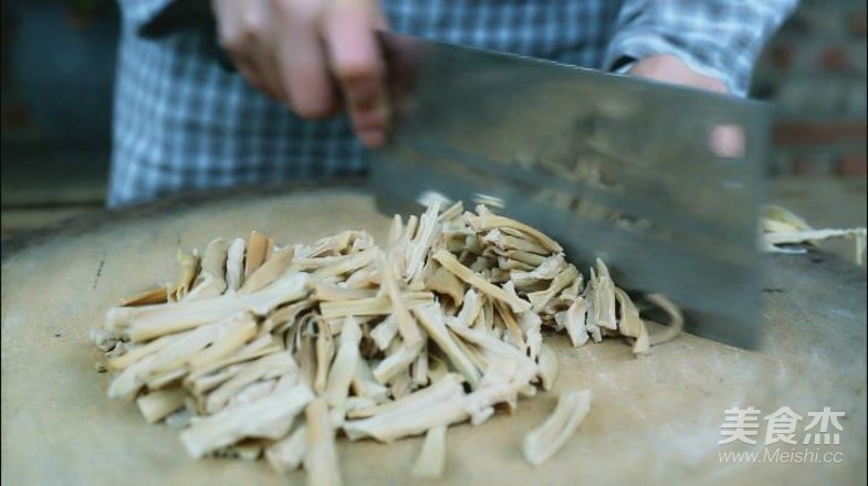 筍干炒回鍋肉的做法-家常味炒菜譜-易網(wǎng)健康養(yǎng)生網(wǎng) 筍干炒回鍋肉的做法-家常味炒菜譜