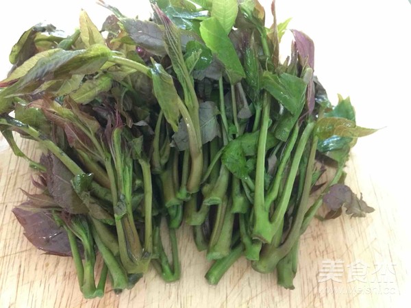 香椿蒸雞蛋的做法-咸鮮味蒸菜譜-易網(wǎng)<a href=http://www.aoa7937.com/ target=_blank class=infotextkey>健康養(yǎng)生</a>網(wǎng) 香椿蒸雞蛋的做法-咸鮮味蒸菜譜