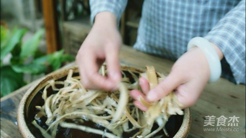筍干炒回鍋肉的做法-家常味炒菜譜-易網(wǎng)健康養(yǎng)生網(wǎng) 筍干炒回鍋肉的做法-家常味炒菜譜
