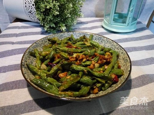 干煸四季豆的做法-家常味干煸菜譜-易網(wǎng)健康養(yǎng)生網(wǎng) 干煸四季豆的做法-家常味干煸菜譜