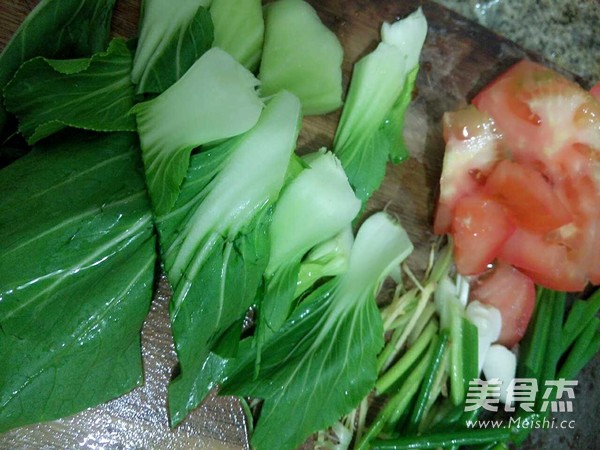 西紅柿青菜小餛飩的做法-咸鮮味煮菜譜
