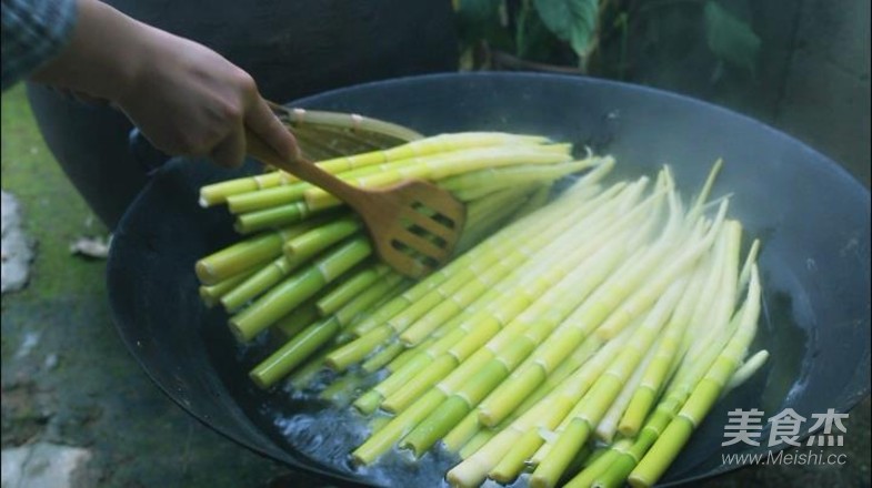 筍干炒回鍋肉的做法-家常味炒菜譜-易網(wǎng)健康養(yǎng)生網(wǎng) 筍干炒回鍋肉的做法-家常味炒菜譜