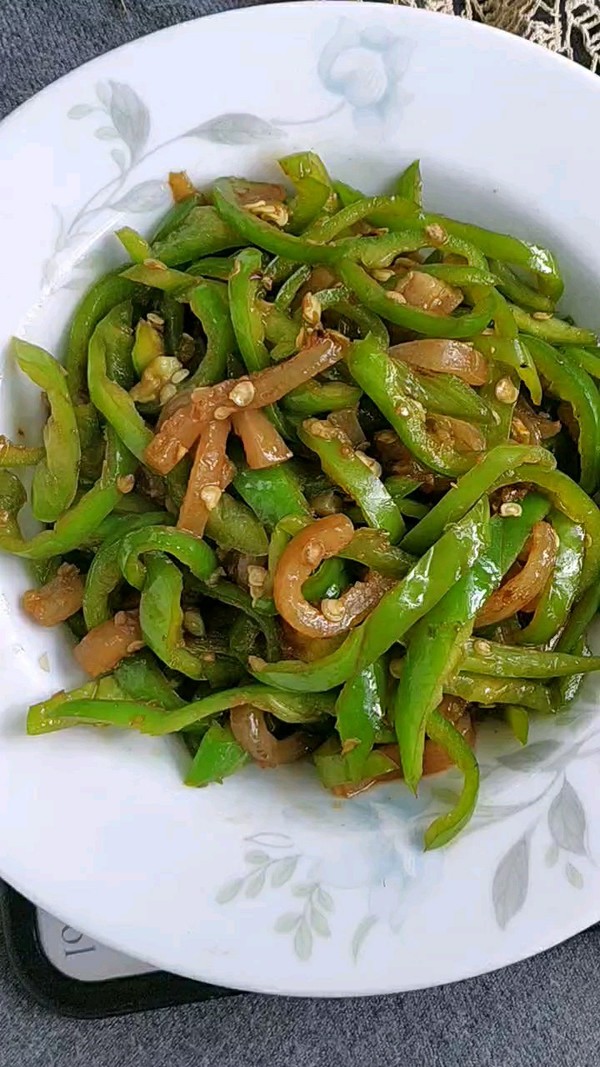 辣椒炒豬肉皮的做法-香辣味炒菜譜-易網健康養生網 辣椒炒豬肉皮的做法-香辣味炒菜譜