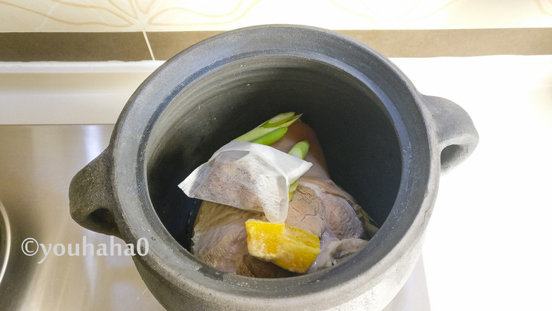 東坡發(fā)財肘子的做法-家常味燉菜譜