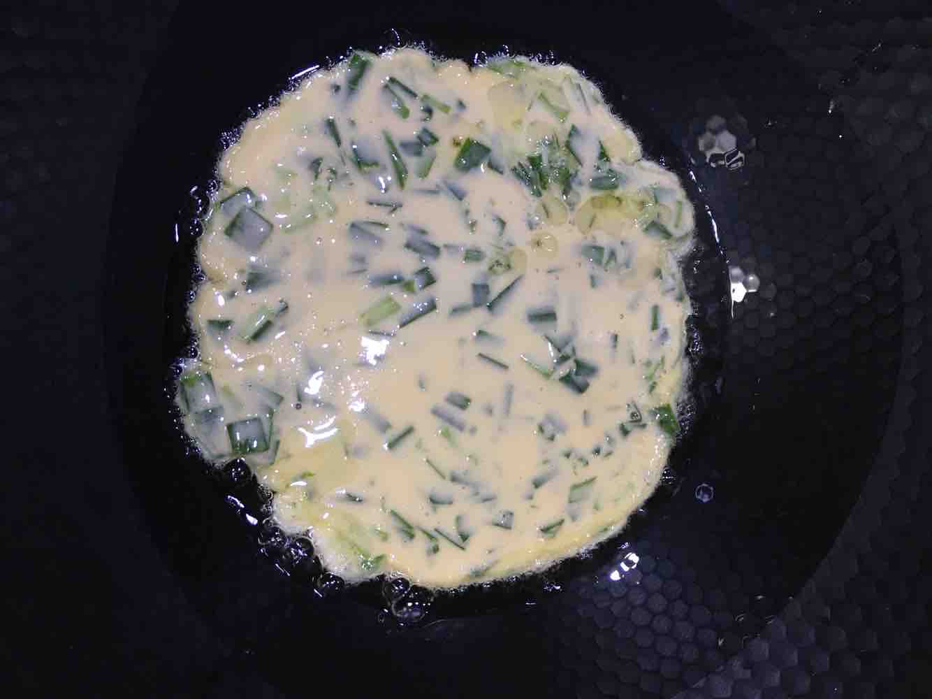 韭菜雞蛋餅的做法-咸鮮味煎菜譜