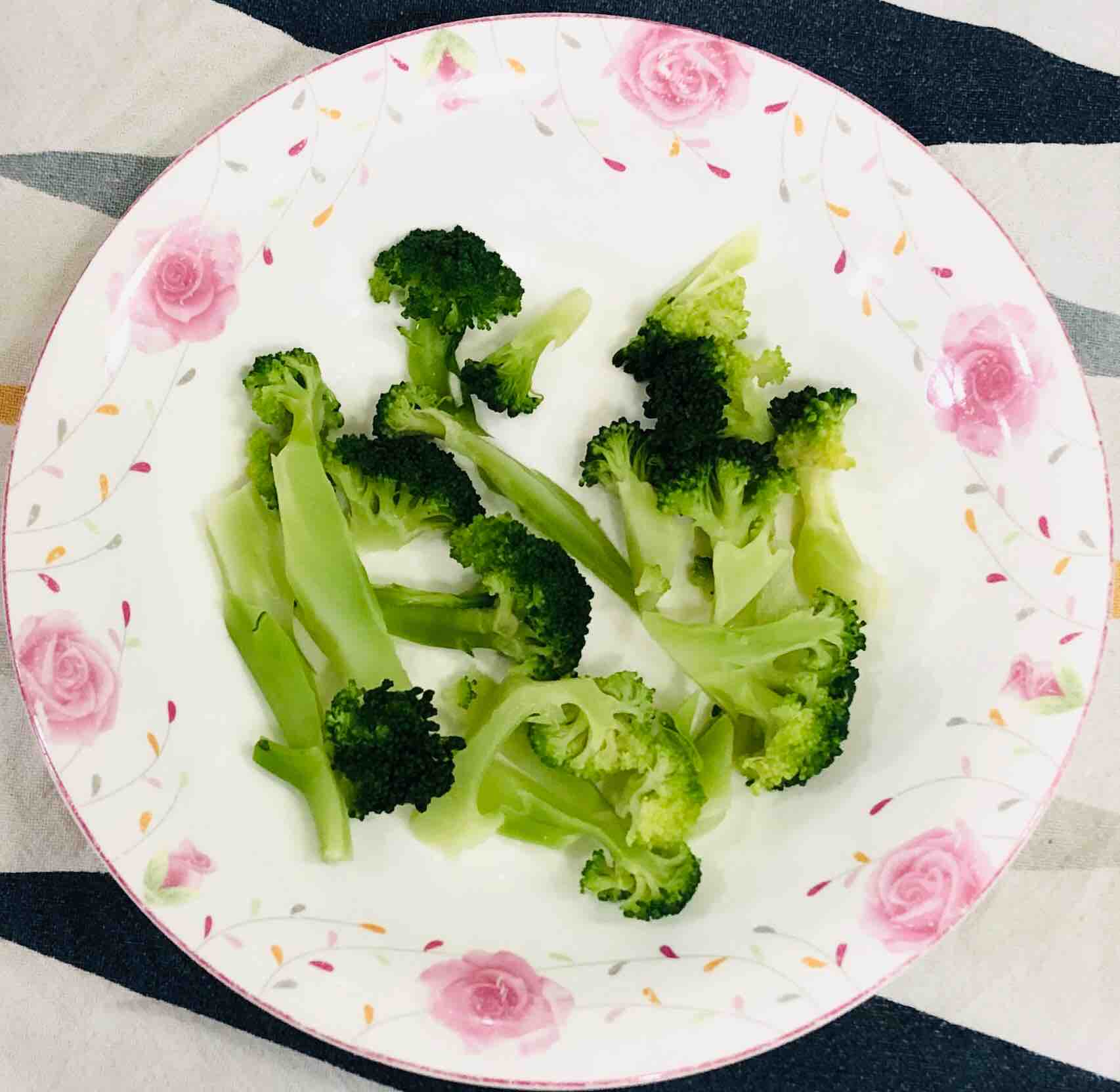 西蘭花炒魷魚的做法-咸鮮味炒菜譜-易網(wǎng)<a href=http://www.aoa7937.com/ target=_blank class=infotextkey>健康養(yǎng)生</a>網(wǎng) 西蘭花炒魷魚的做法-咸鮮味炒菜譜