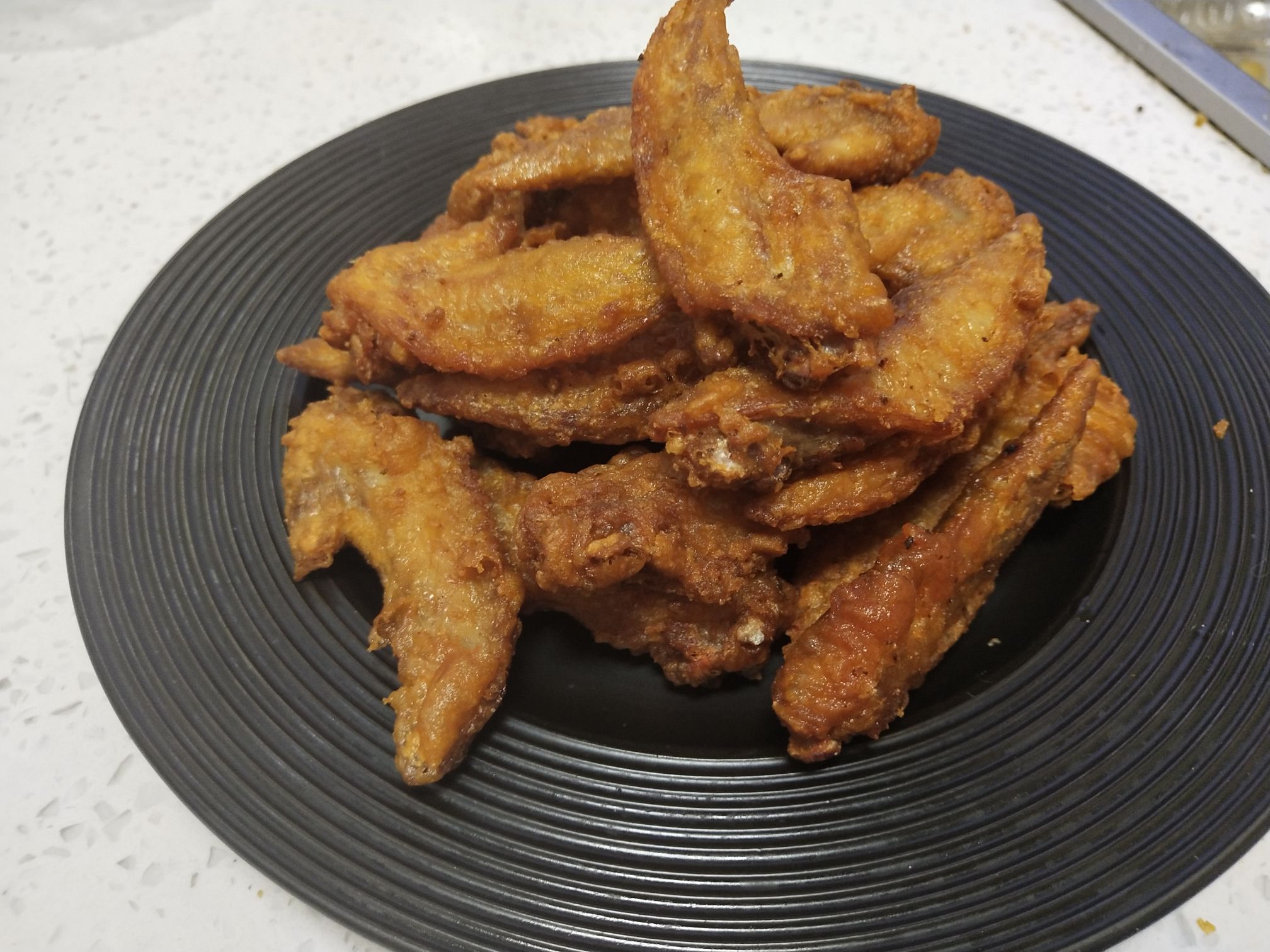 飄香酥炸雞翅尖的做法-家常味炸菜譜-易網(wǎng)健康養(yǎng)生網(wǎng) 飄香酥炸雞翅尖的做法-家常味炸菜譜