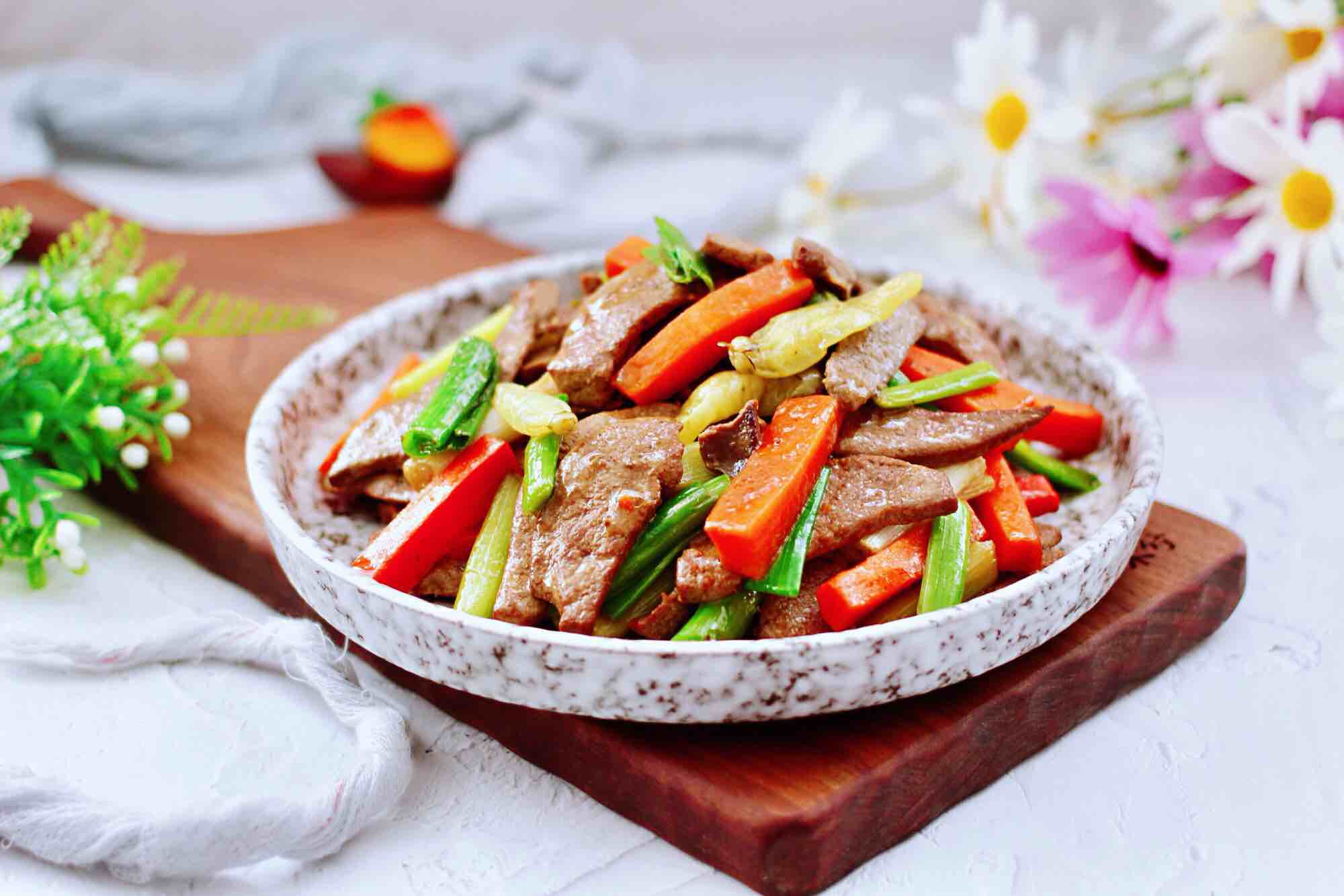 蒜苗爆肝尖的做法-蒜香味爆菜譜-易網(wǎng)健康養(yǎng)生網(wǎng) 蒜苗爆肝尖的做法-蒜香味爆菜譜