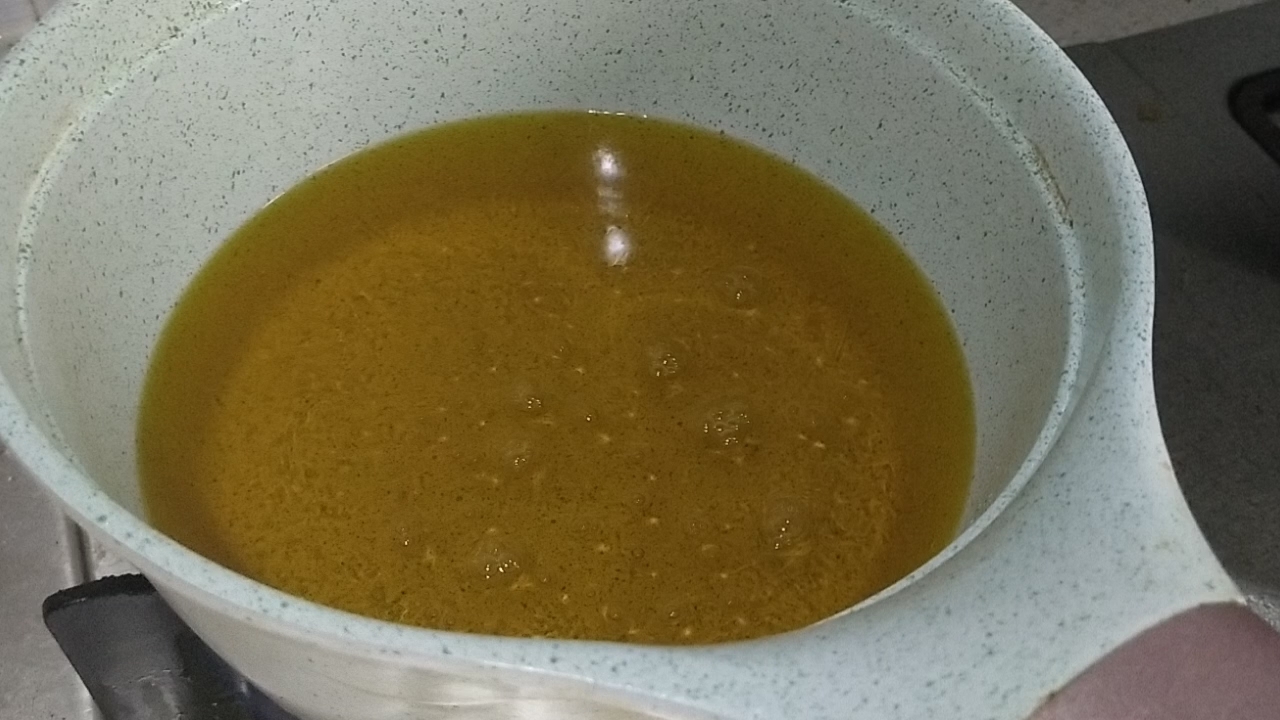 飄香酥炸雞翅尖的做法-家常味炸菜譜-易網(wǎng)健康養(yǎng)生網(wǎng) 飄香酥炸雞翅尖的做法-家常味炸菜譜